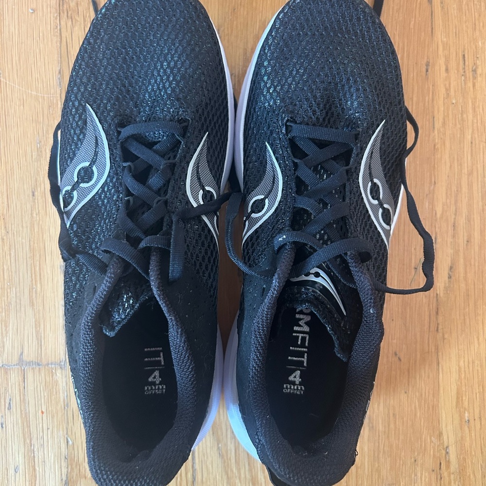 Saucony Kinvara 14 Womens Running Shoes size 9